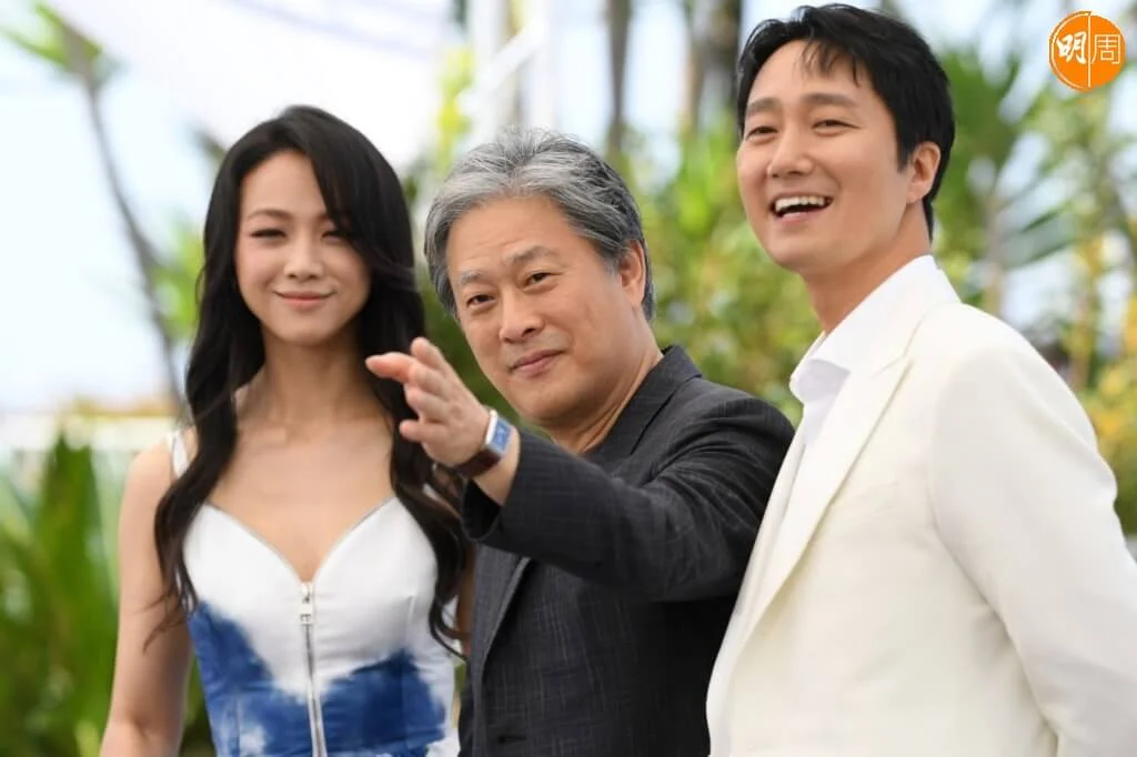 電影在康城影展奪得最佳導演殊榮，朴贊郁感謝觀眾耐心觀賞。