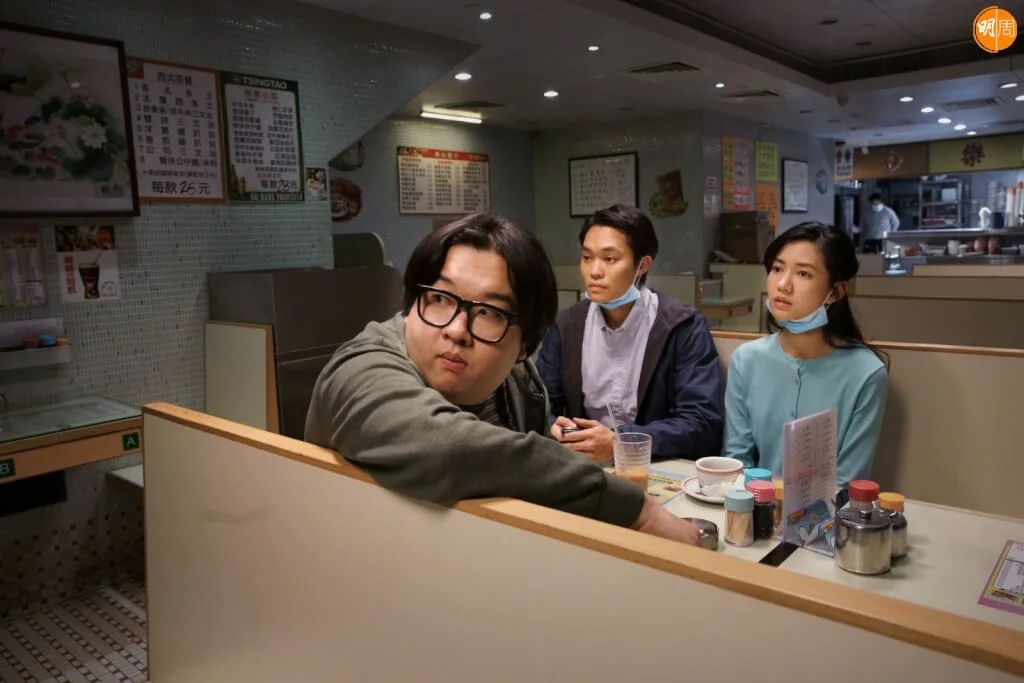 肥腸、胡子彤及伍詠詩主要在茶餐廳內拍攝。