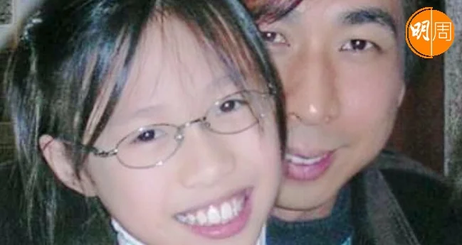 兒時的「四眼妹」,許倚榕已亭亭玉立。