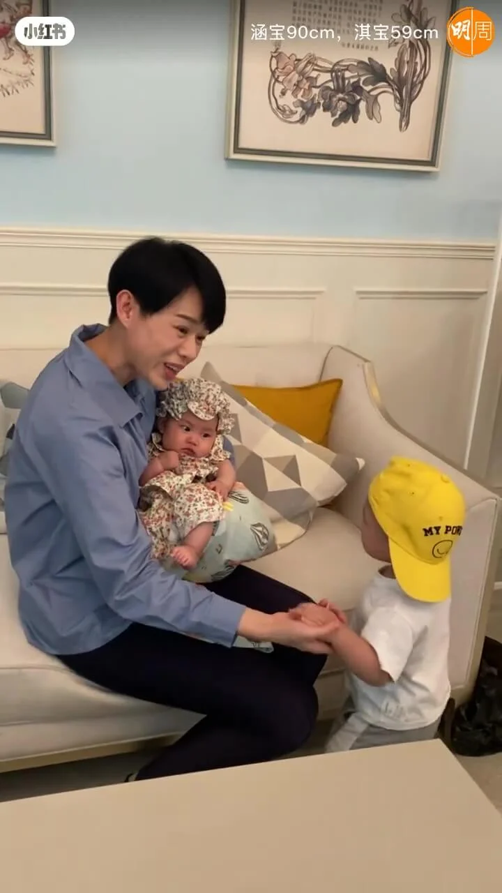 見到杏兒抱人家的B,Liam扭計又要抱。