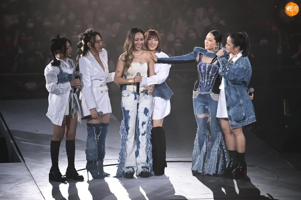 姊妹分享時場面感人，可是被評似分享會。