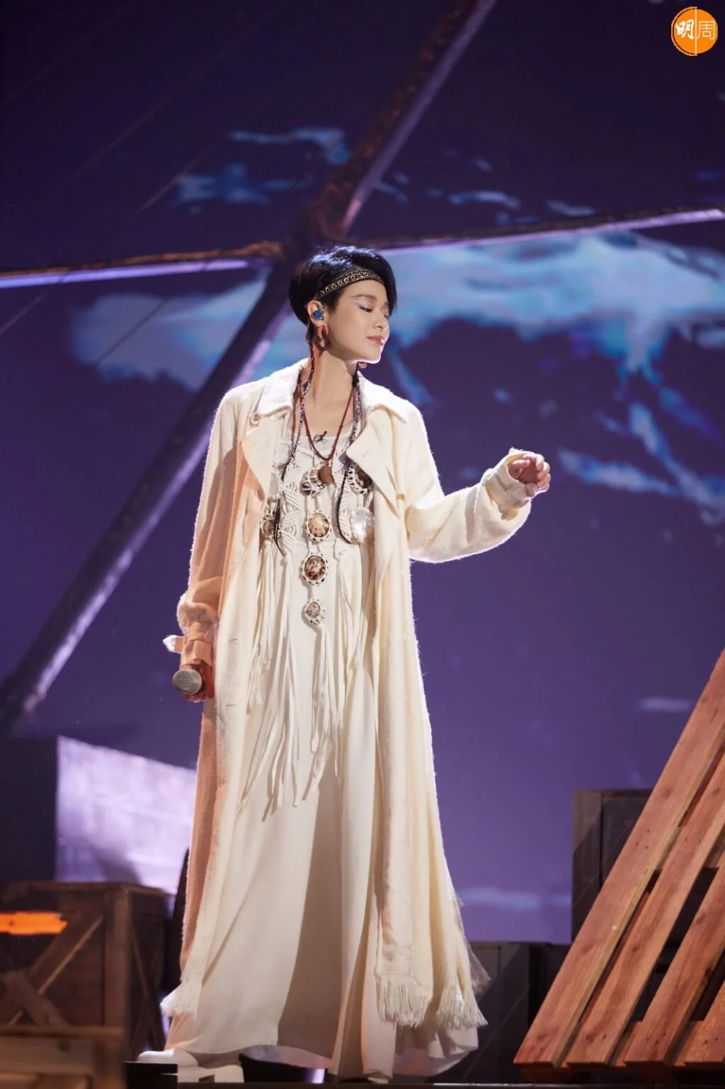 胡杏兒作為演員，在節目中又跳又唱，已超額完成。