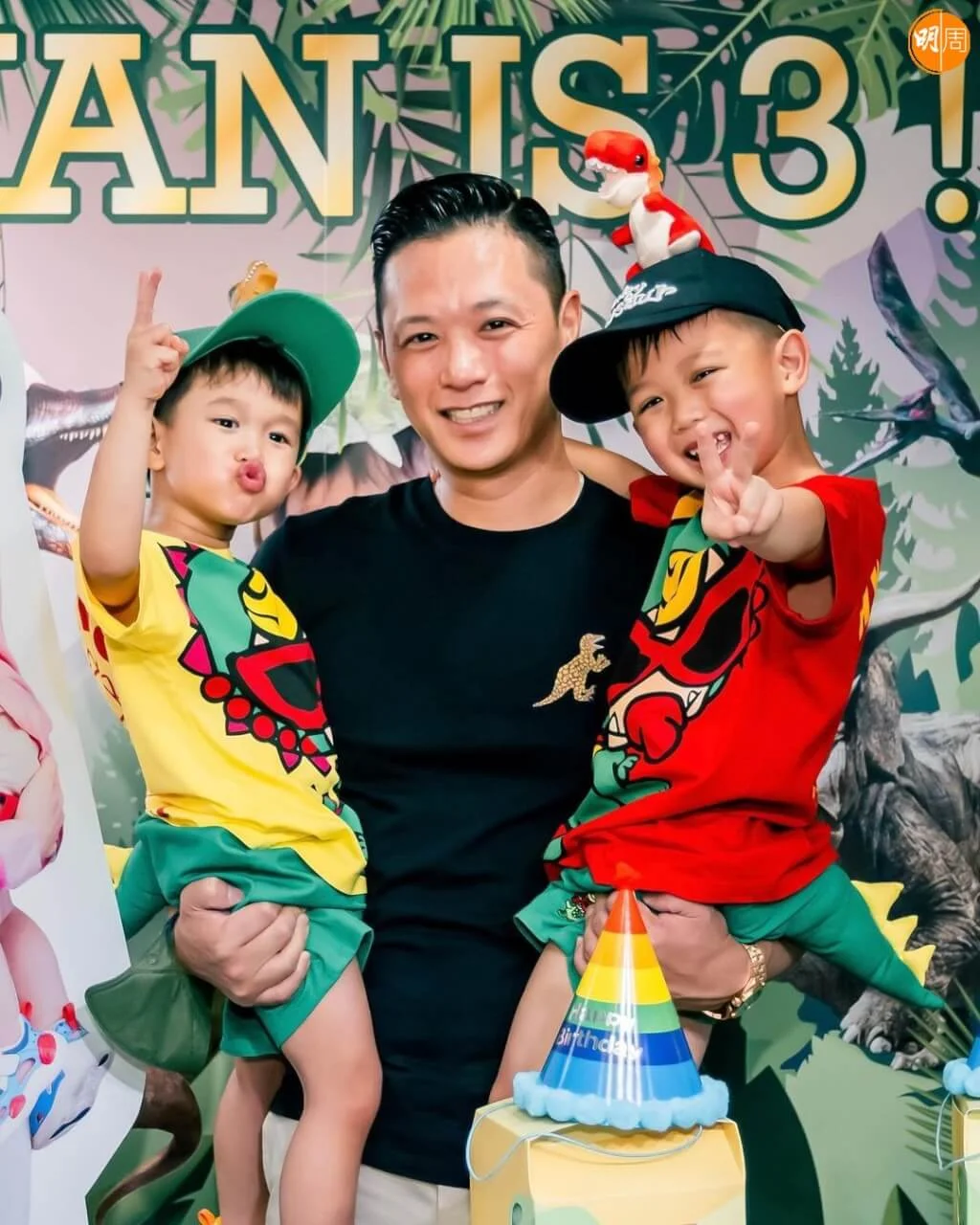 胡杏兒即將帶細仔，返港與老公、大仔和二仔團聚。