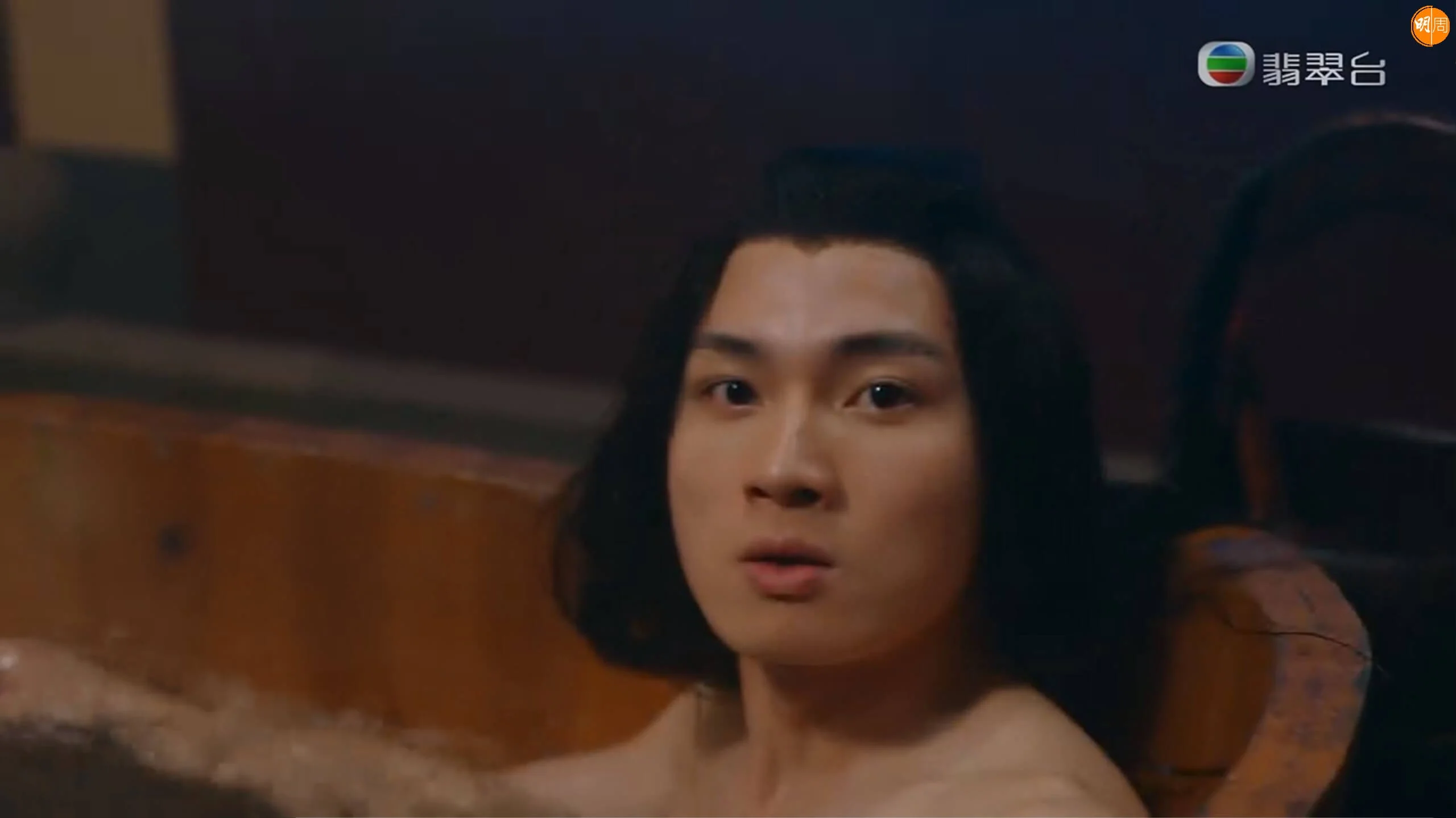 周嘉洛為效果好,不介意全裸露股演出,