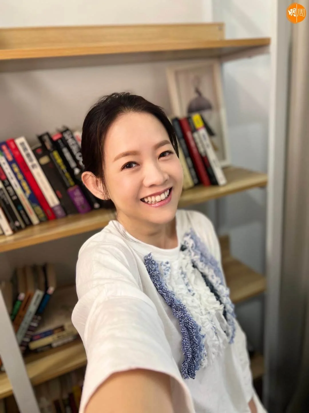 曾寶儀祝福大家都平安健康。