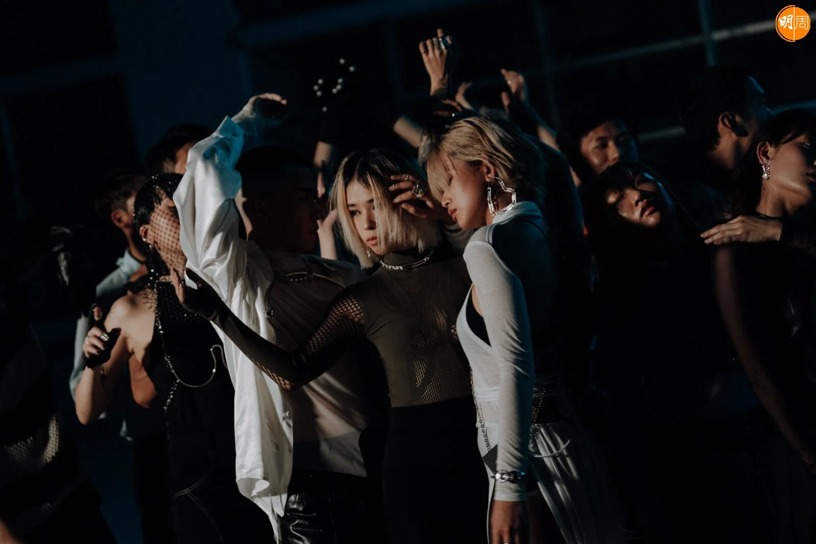 王嘉儀找來一班她形容為「古靈精怪」的朋友參與MV。