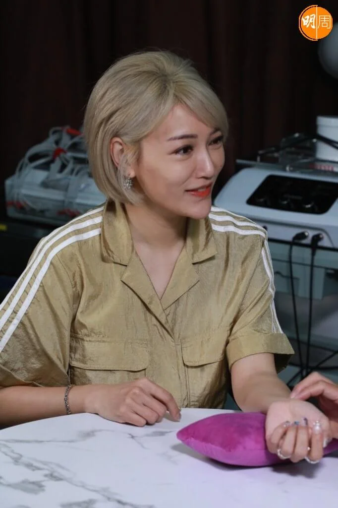 𤩹琦九月推出新歌，陳醫師教她按曲池穴增強免疫力。 