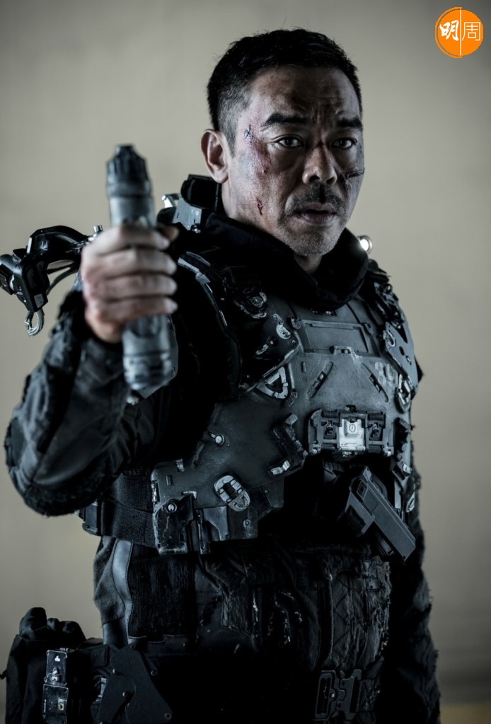 劉青雲拍攝科幻電影《明日戰記》相當辛苦，盔甲很重，天氣又非常炎熱。