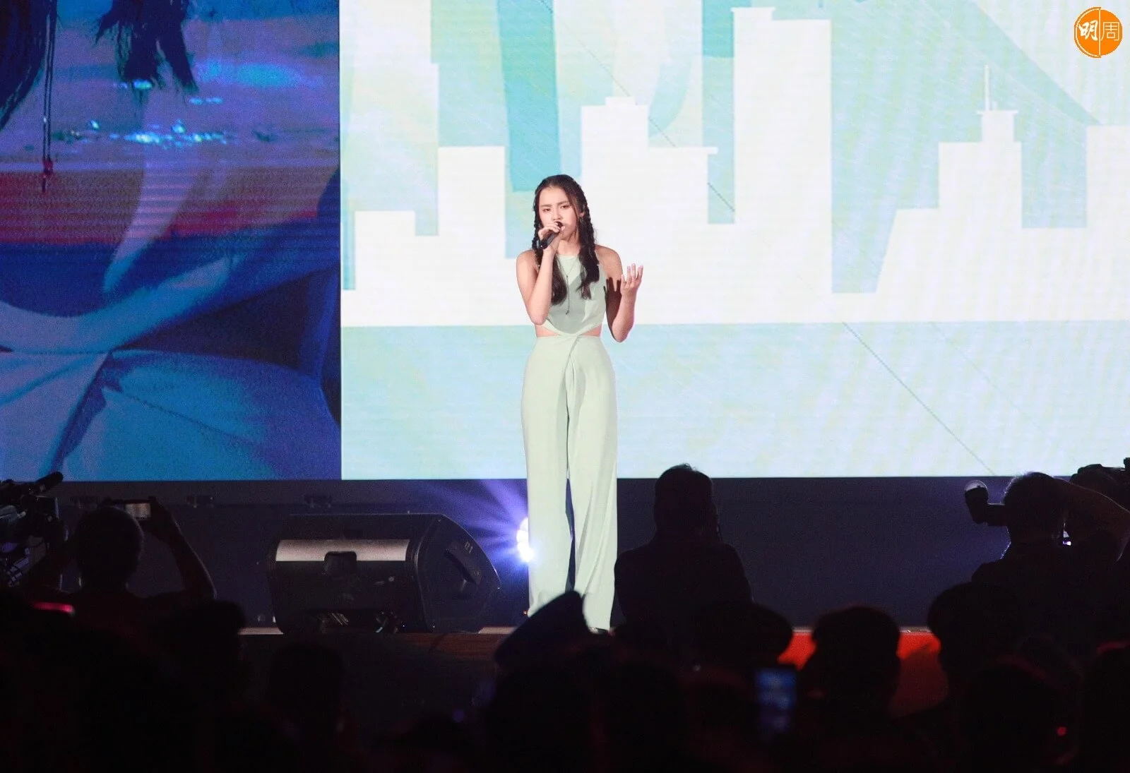 在台上的Chantel非常享受。