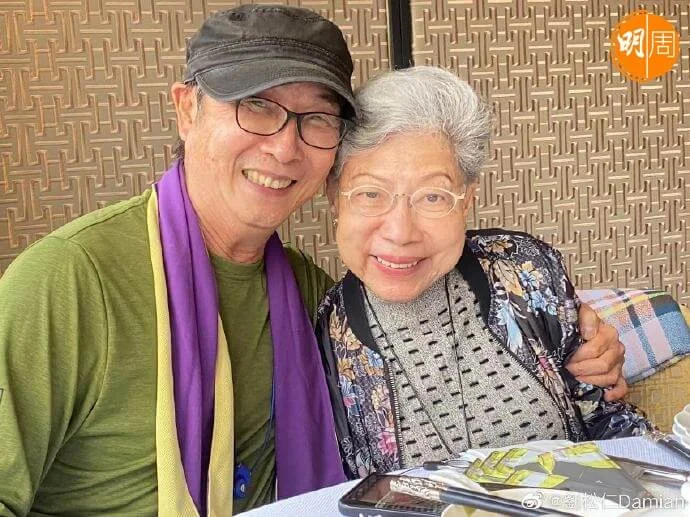 松哥跟羅蘭姐聚會好開心。