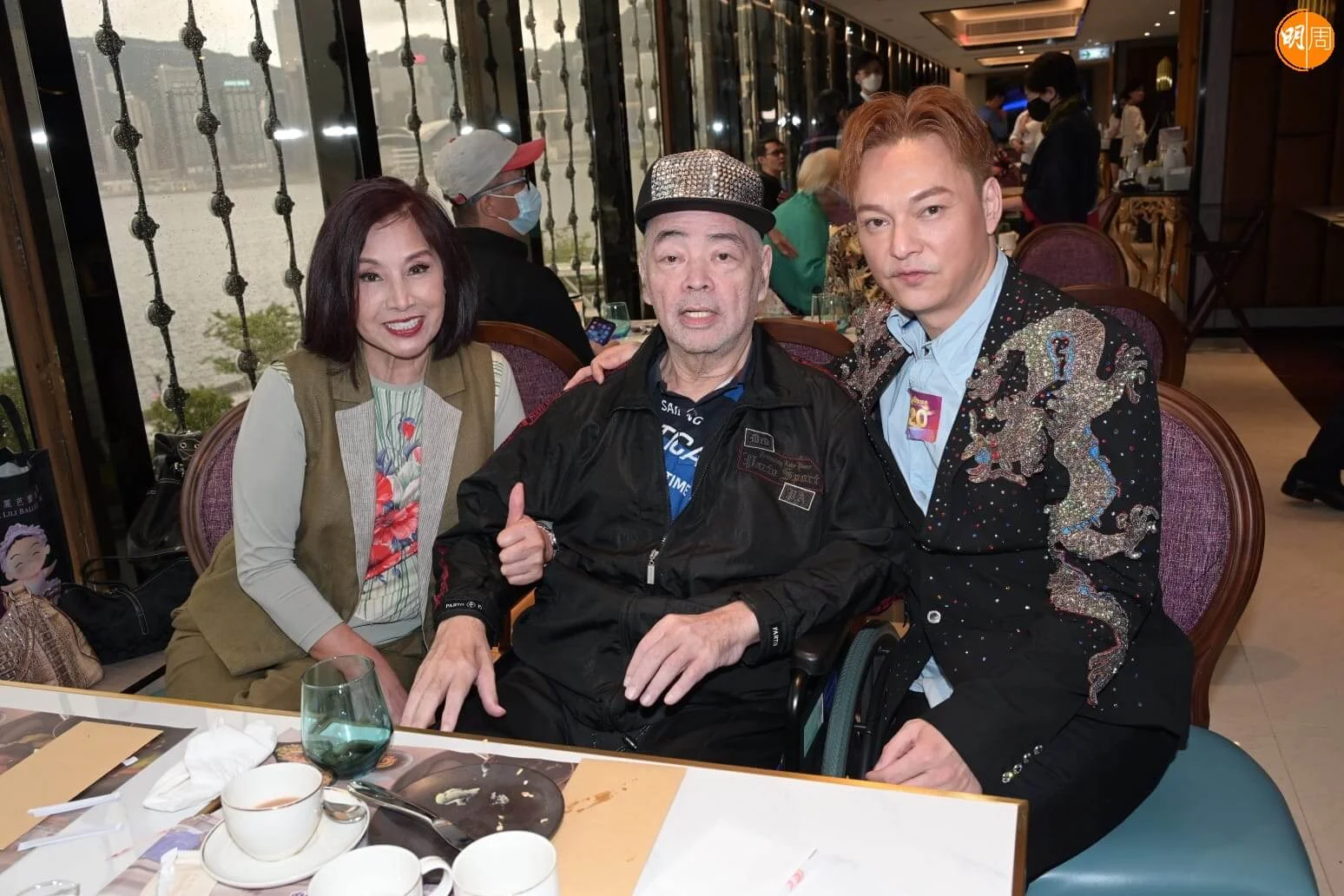 張偉文在姚煒和經理人方俊陪同下，出席活動。