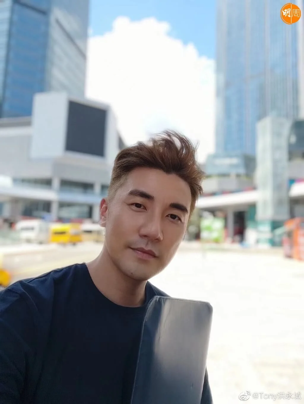 洪永城今次未能陪老婆過七夕，承諾一輩子陪伴作賠償。