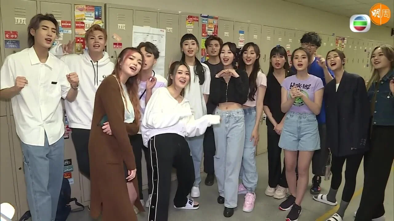 大家一齊慶祝一周年好開心。