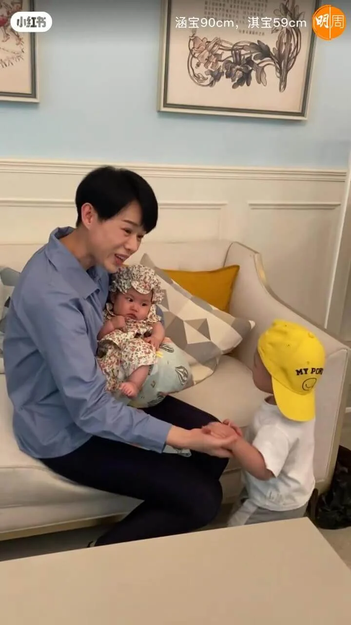 胡杏兒之前帶細仔北上工作。