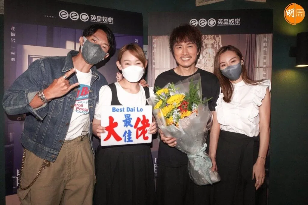 張繼聰,王菀之,鄧麗欣日前欣賞黃子華舞台劇,到後台探班