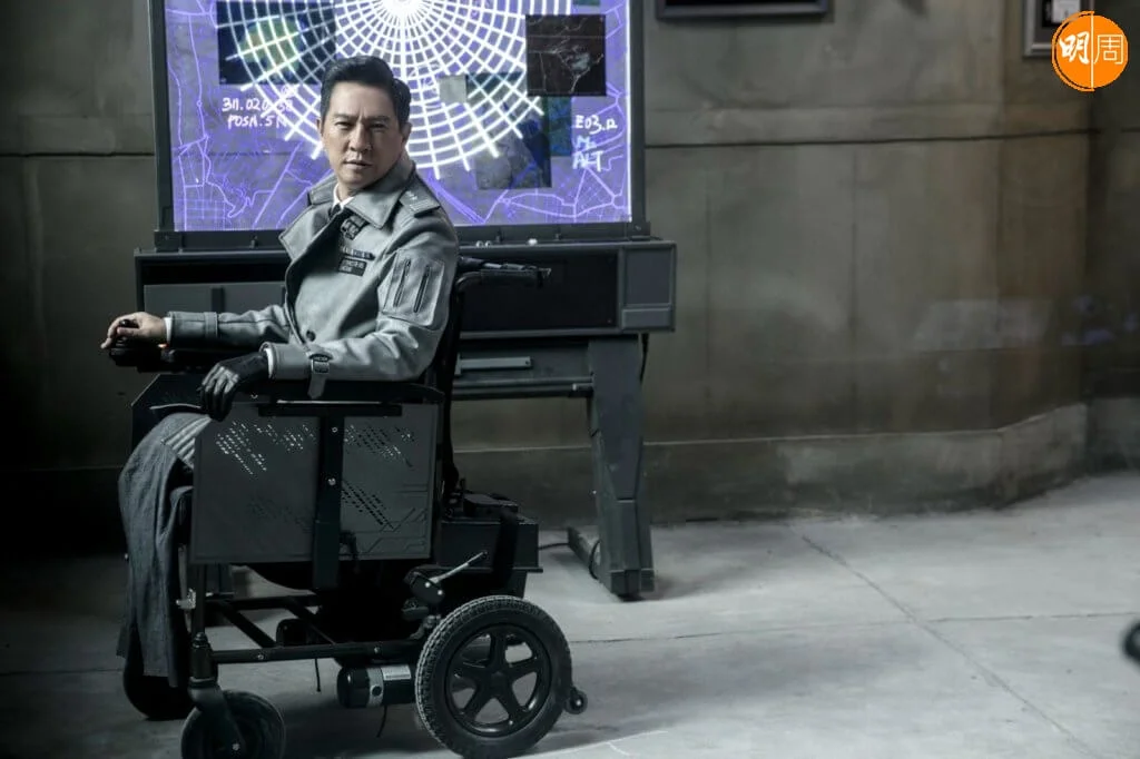 張家輝戲中飾演反派,陰險的眼神,令人不寒而慄。