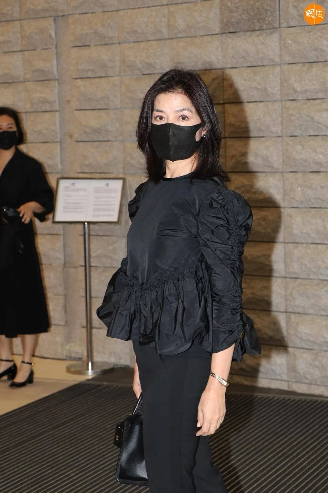 鍾楚紅到場致哀。