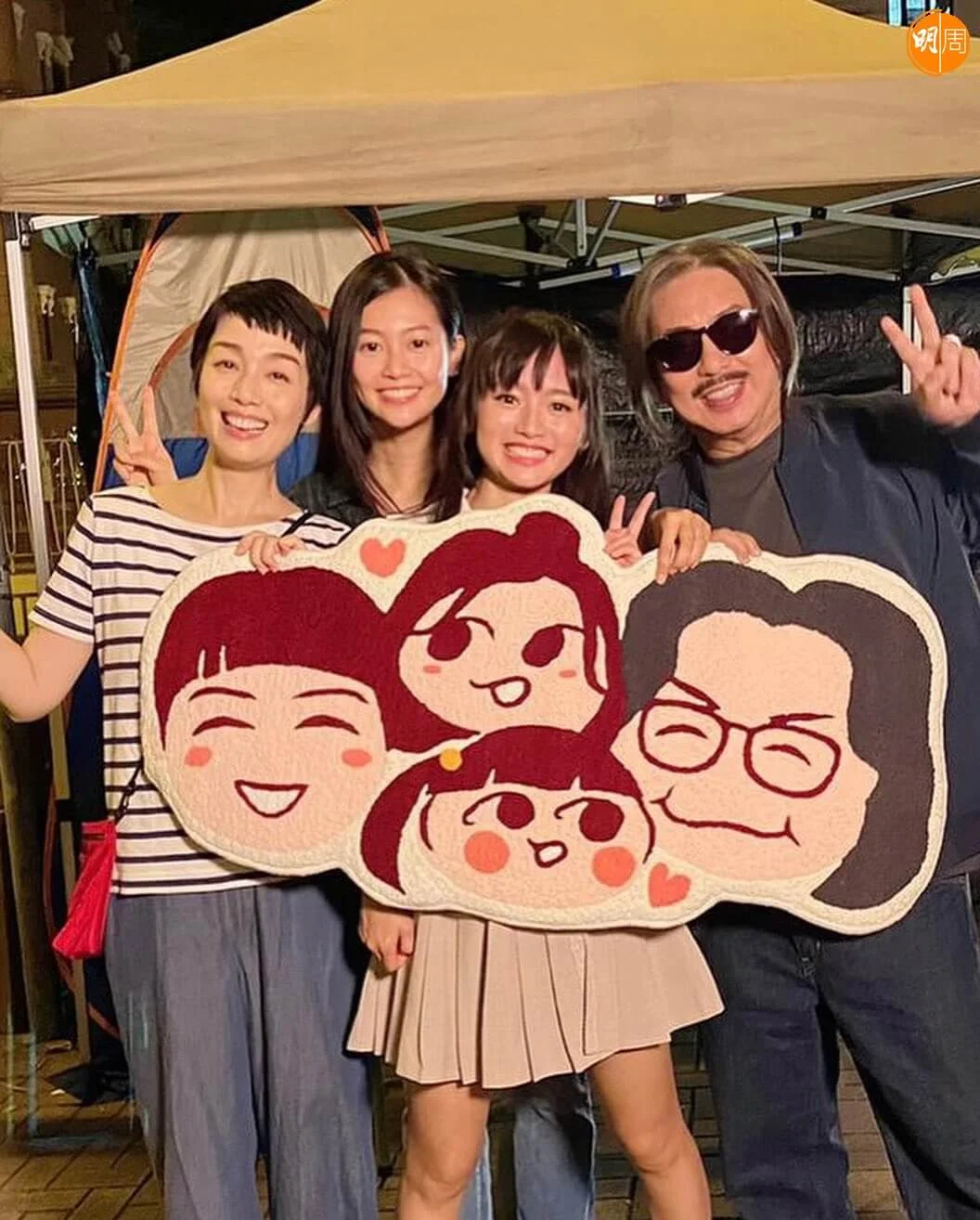 江美儀、郭栢妍、羅毓儀和林敏驄一家四口不捨煞科。