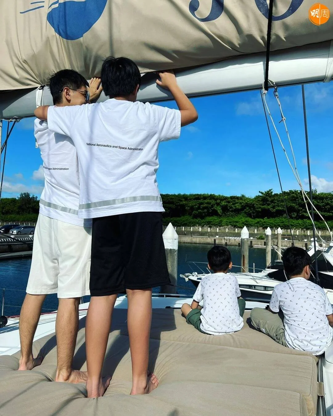 12歲大兒子Kimi長得跟爸爸一樣高。