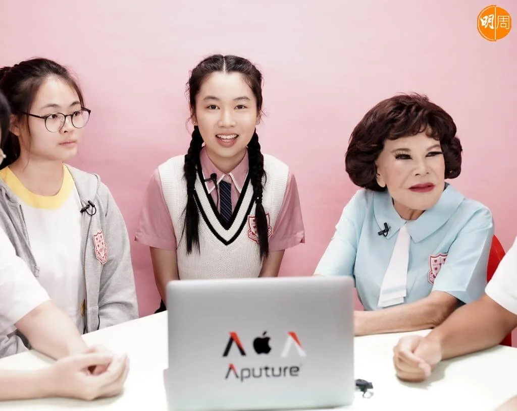 Sophia(雅荍)、Apple與黃夏蕙日前穿上校服受訪。