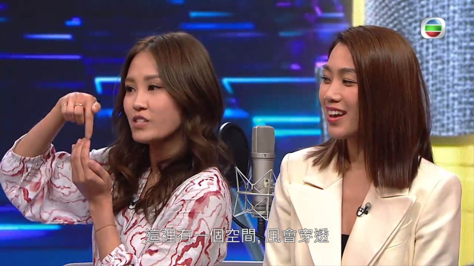 蘇韻姿與姜麗文一起接受「冧豬哨牙妹」聲演挑戰。