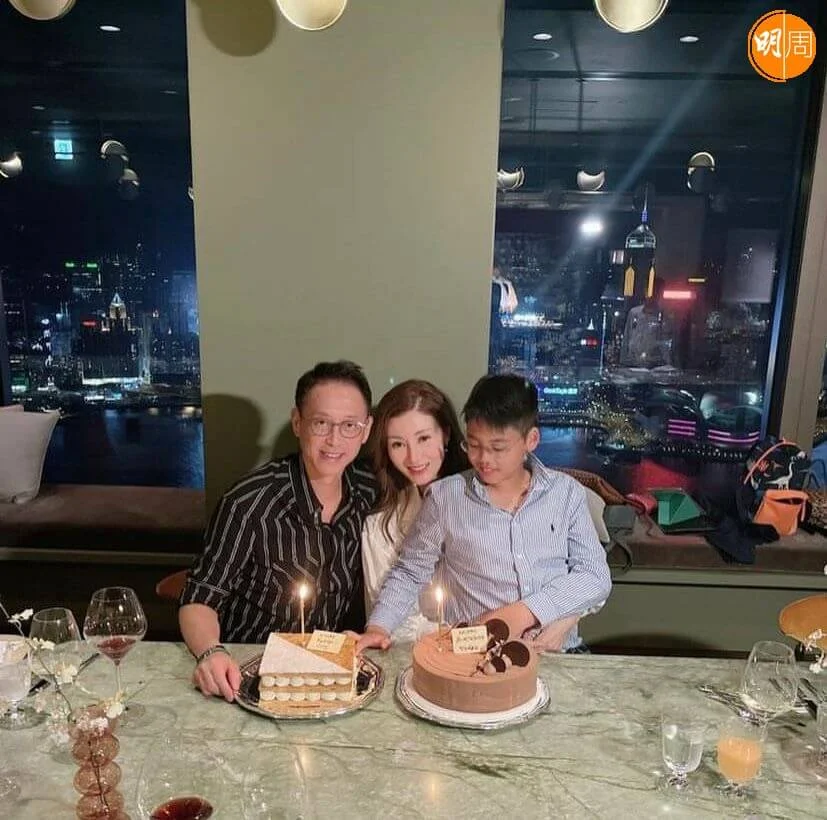 李嘉欣一家三口齊心行善。