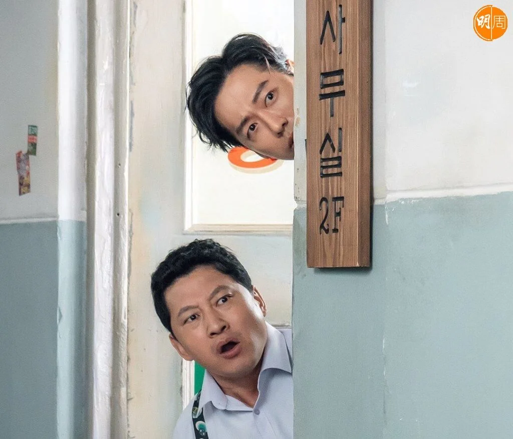 千智勳與助手(朴真宇飾)辦案手法另類搞笑