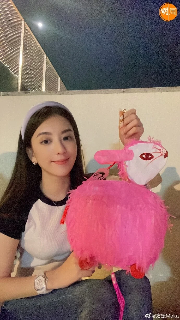 方媛靚靚照不可缺。