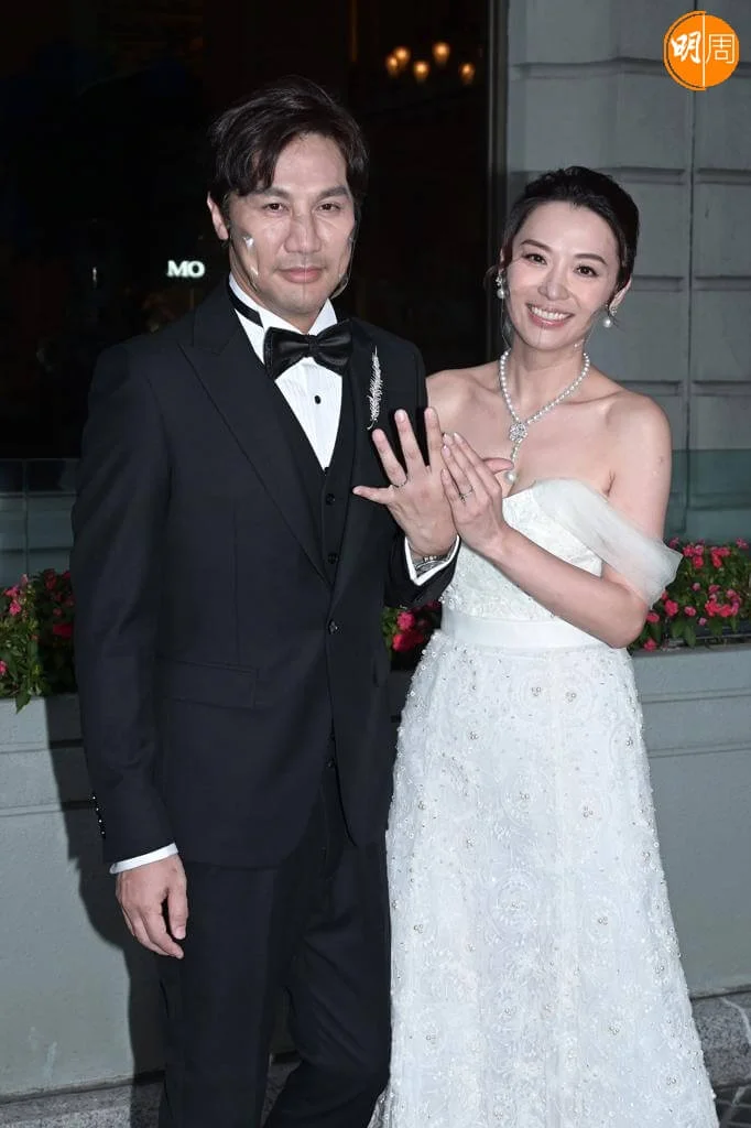 煒哥同陳國強下午已註冊,晚上在酒店宴請約50位嘉賓。