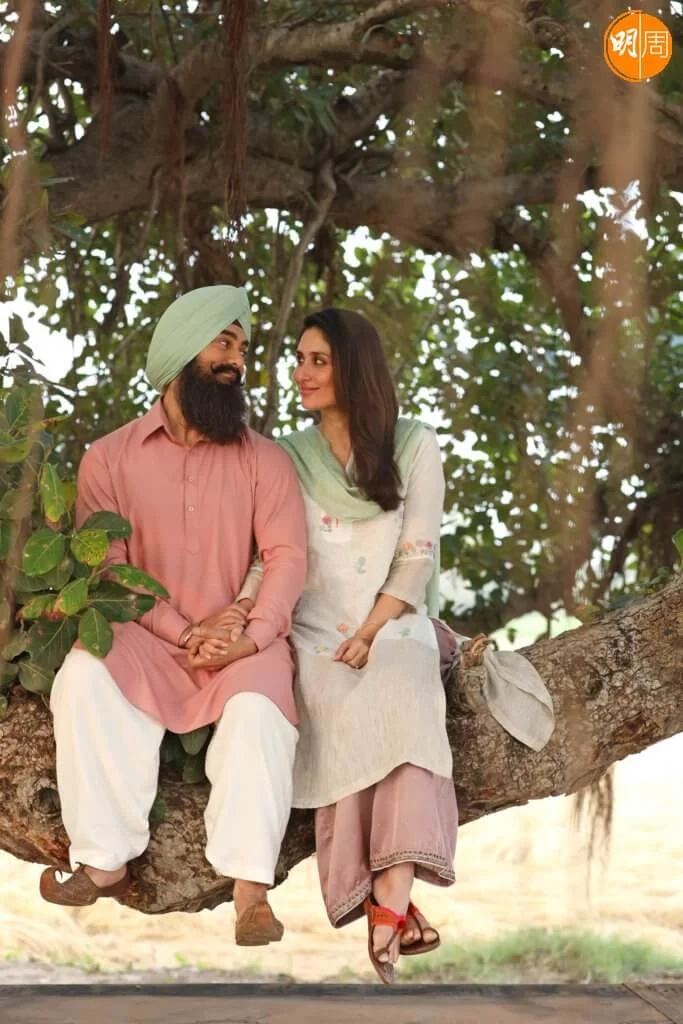 阿米爾汗在《打死不離喇星夢》中與《作死不離3兄弟》女主角卡琳娜卡浦爾再續片緣,重演《阿甘正傳》浪漫愛情故事。