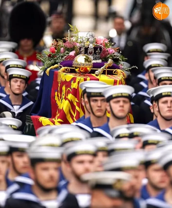 英女王靈柩移離西敏宮。