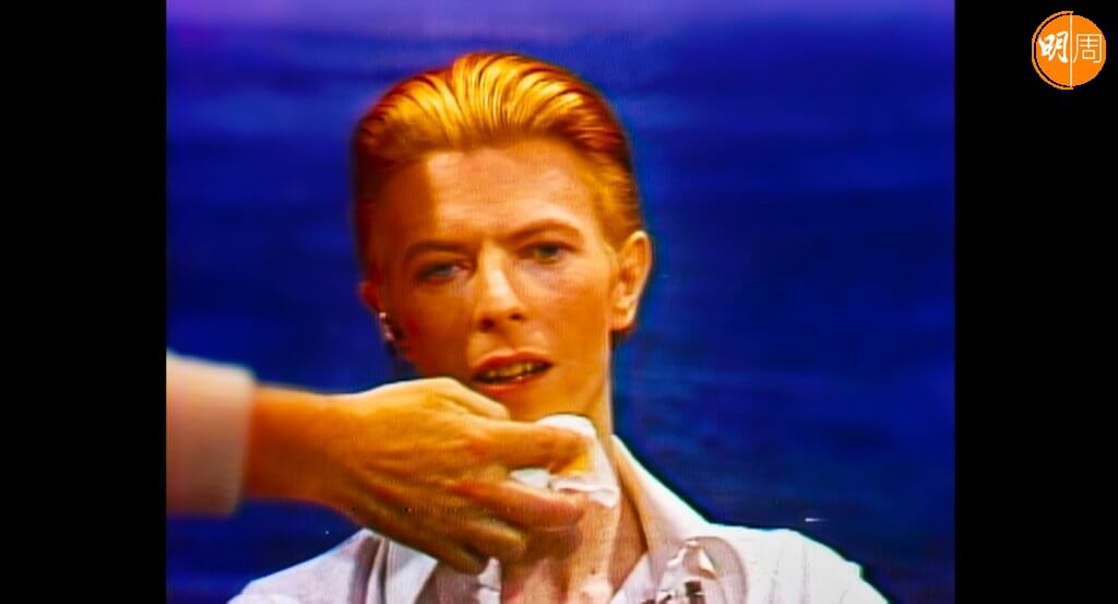 片中有很多Bowie生前不停追求創新，又曾面對矛盾的剖白。