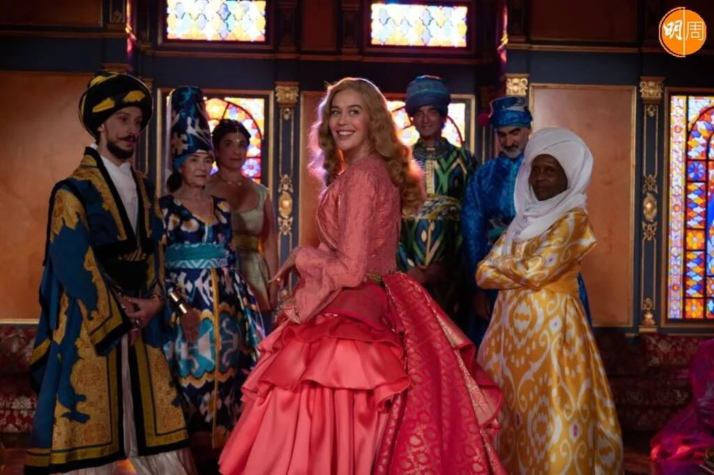 導演佐治米拿在片中盡展獨有的美術視覺異色大師風格