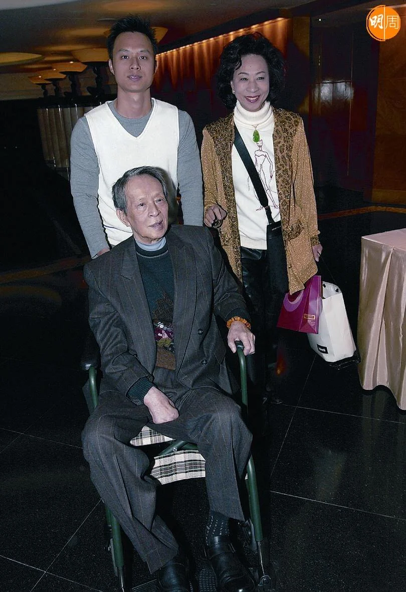 第四任太太曾娣蓉(蝦嬸)於新加坡邂逅，婚後誕下兒子關可維。