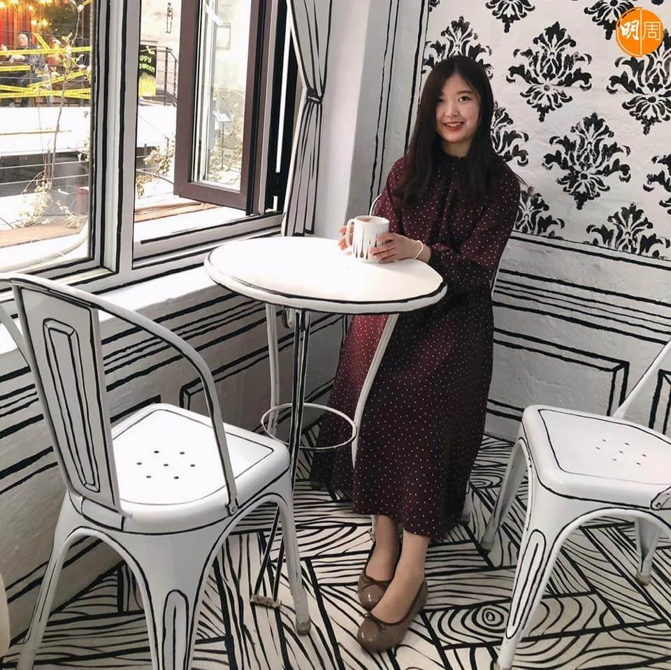 富川芽生客死異鄉。