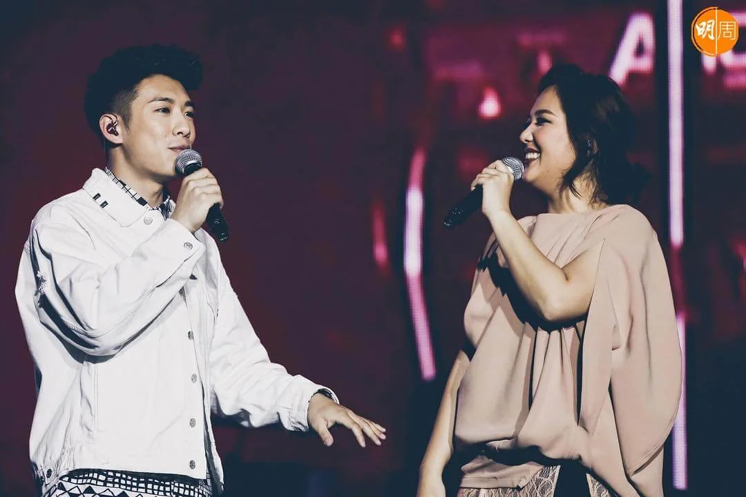 Kaho說另一位幫了他很多是衛蘭，帶了他去很多地方做演唱會嘉賓。