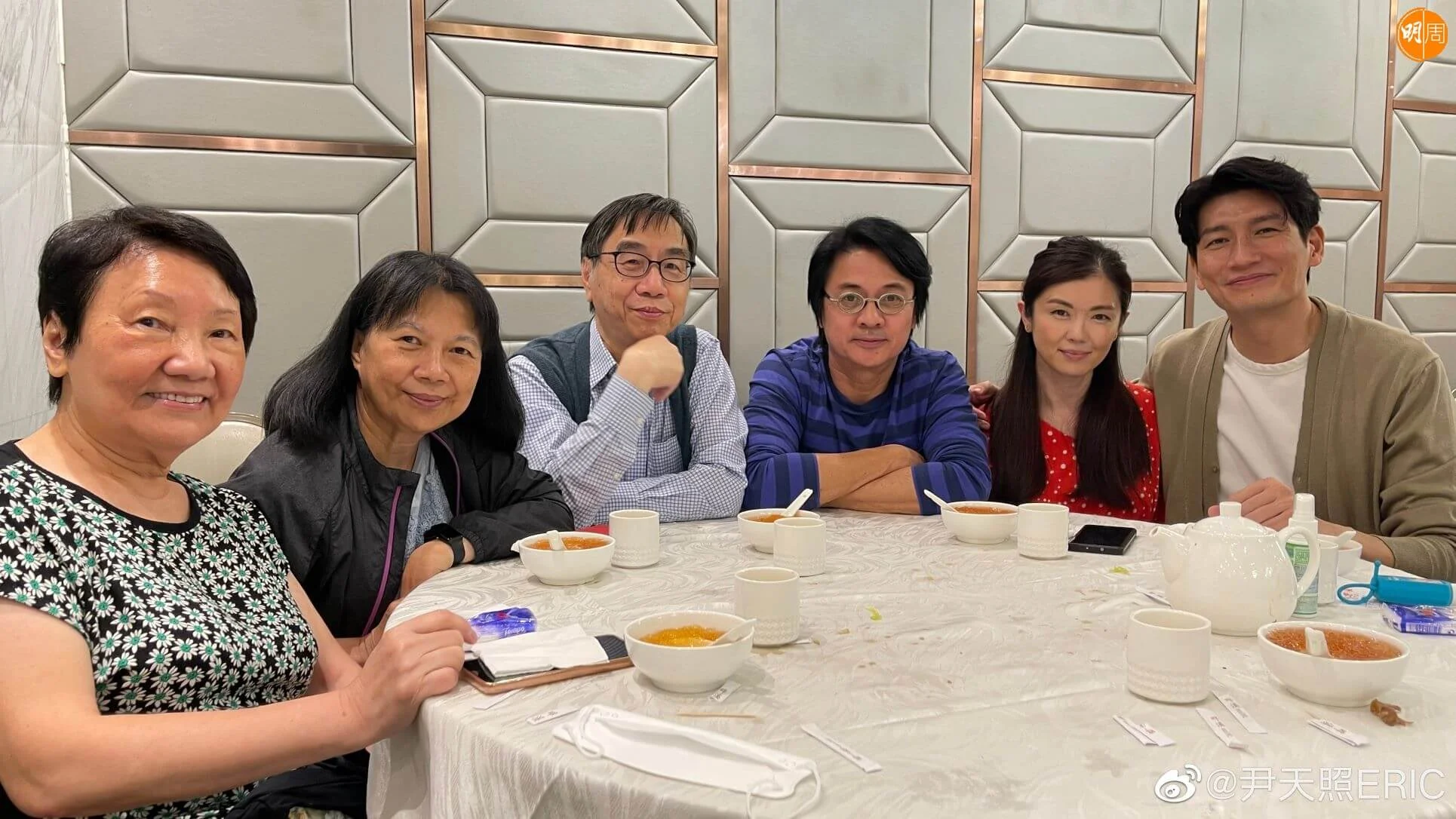 8f82ab1bgy1h7d9ud48usj23401r01ky