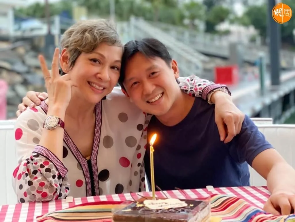 余安安是契媽兼經理人，多年來合作無間。