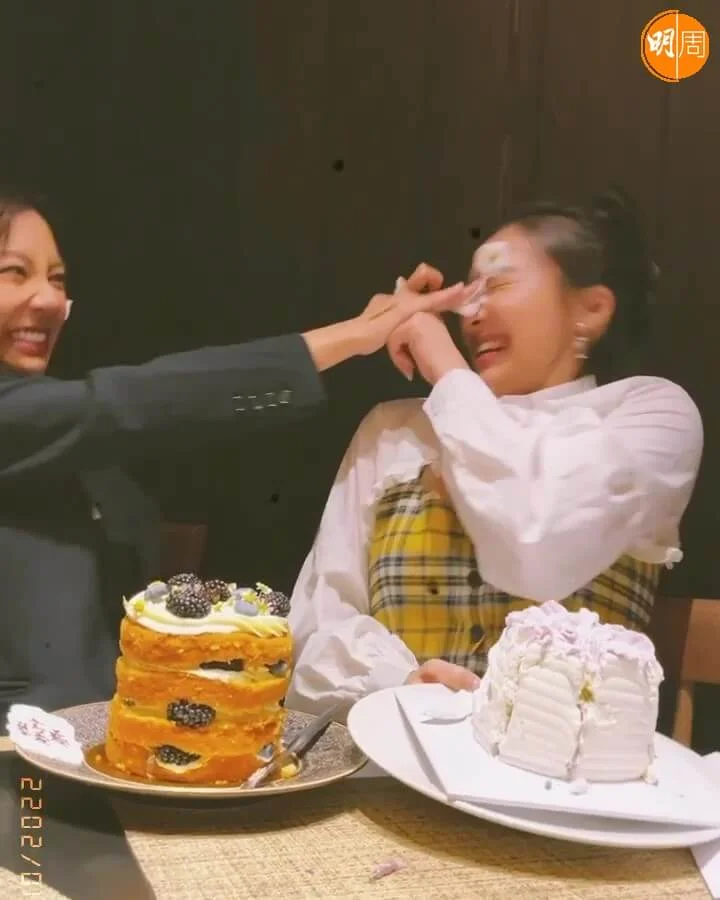 何雁詩砸得好恨，陳瀅就喪笑。