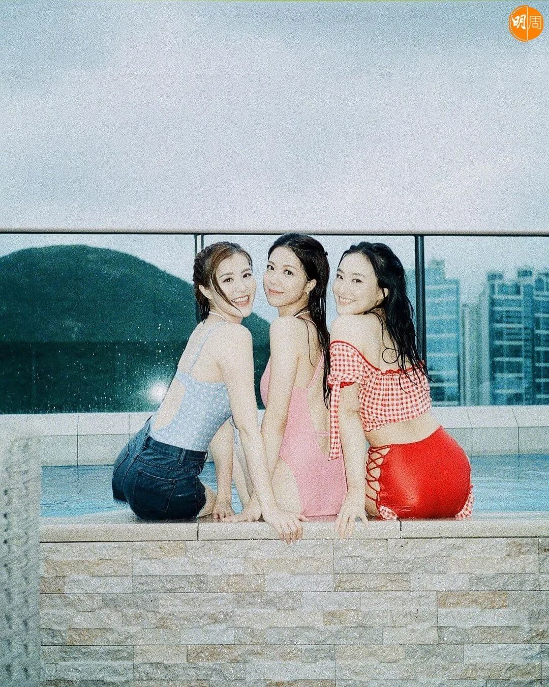 戲裏戲外都是好姊妹。