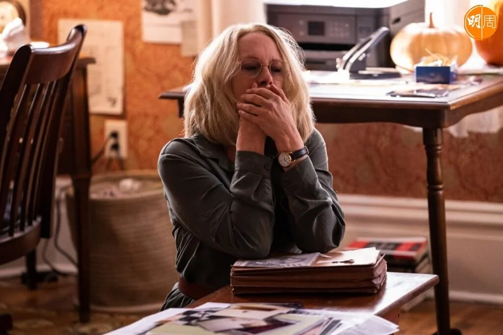 女主角嘗試撰寫回憶錄，讓自己從四十四年前至今的創傷中解脫。