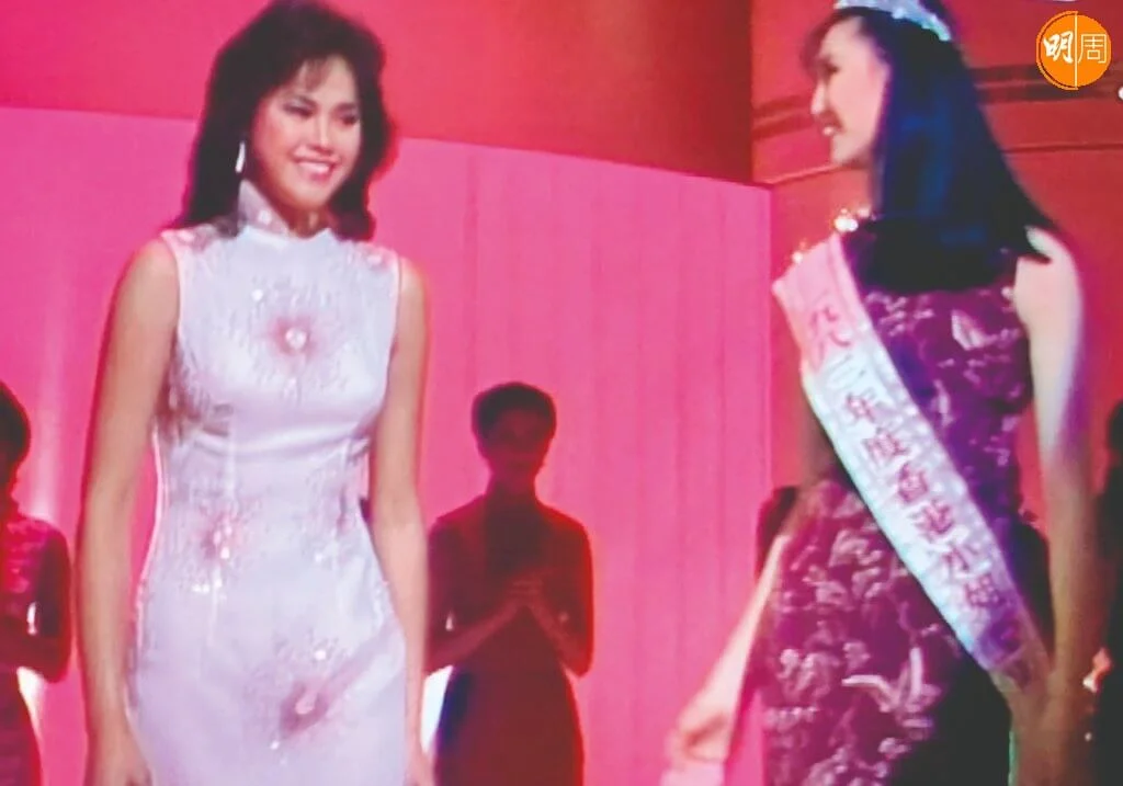 不是每一位亞軍季軍都會由衷替冠軍歡喜。第十一屆的張曼玉、李月芙，還有最上鏡小姐鍾子綸，青春小姐譚錦芳，在宣布楊雪儀勝出時都喜形於色。