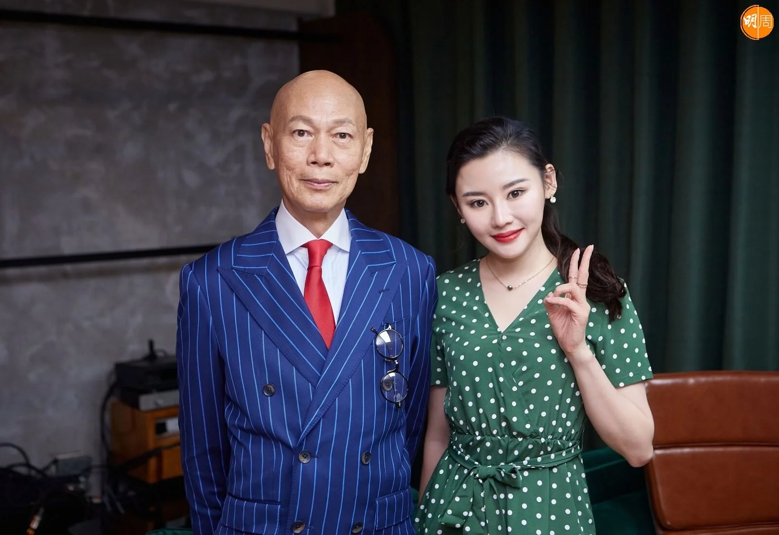 有家英哥友情客串。