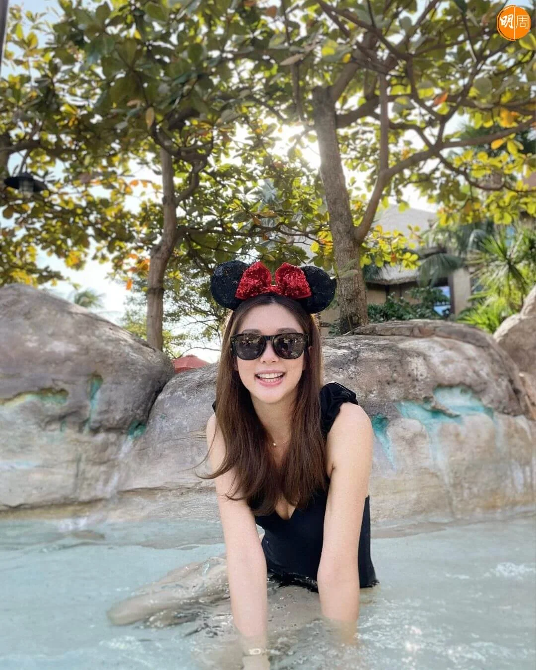 香香貴為兩子之母，仍然有樣有身材，戴了米妮頭箍更Cute爆。