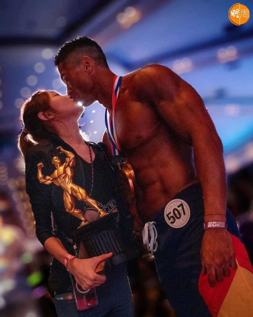 未婚夫奪全場總冠軍,李綺雯十分感動。