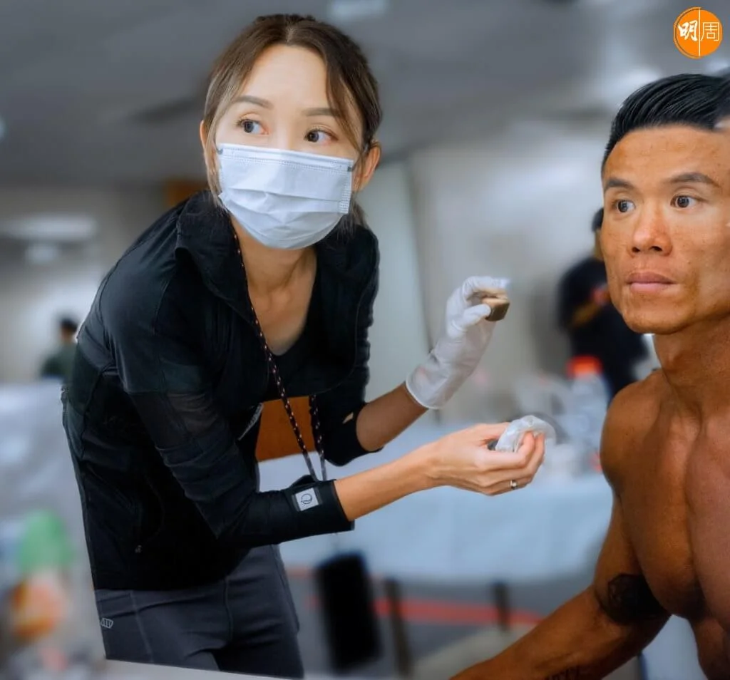 李綺雯專注為Ocean化妝