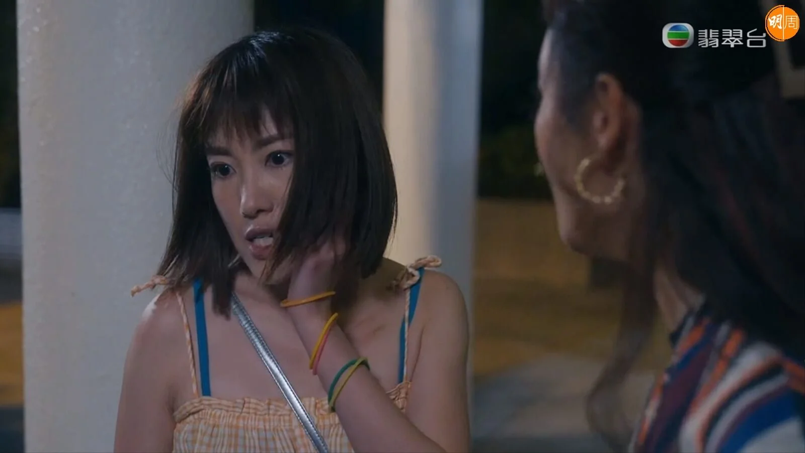 連阿媽都摑她。