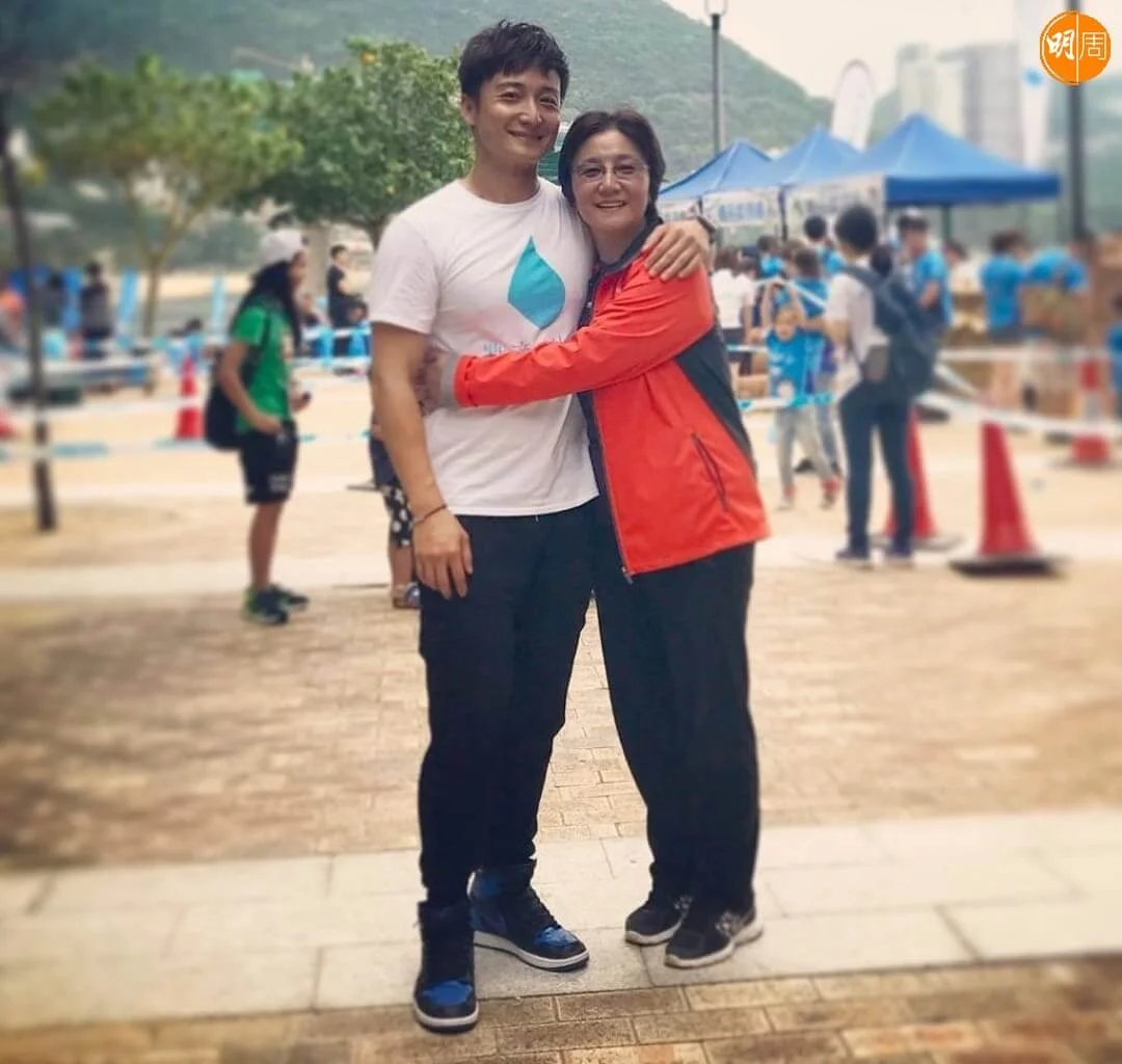 方媽媽希望Alex可以找到一位持家有道的女朋友。