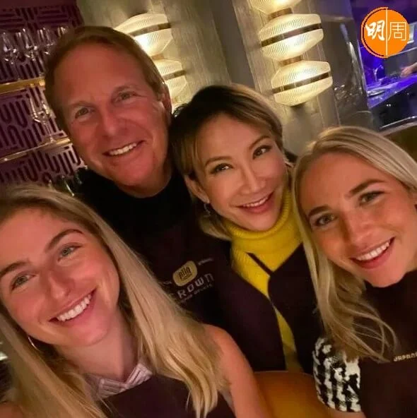 CoCo在社交網上貼了一張跟丈夫及兩名繼女的合照,用行動粉碎了謠言。