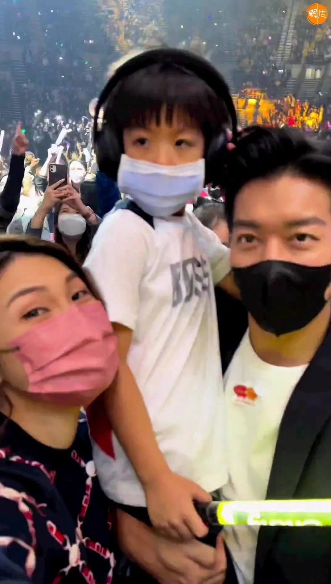 黎諾懿第一次帶囝囝睇演唱會。